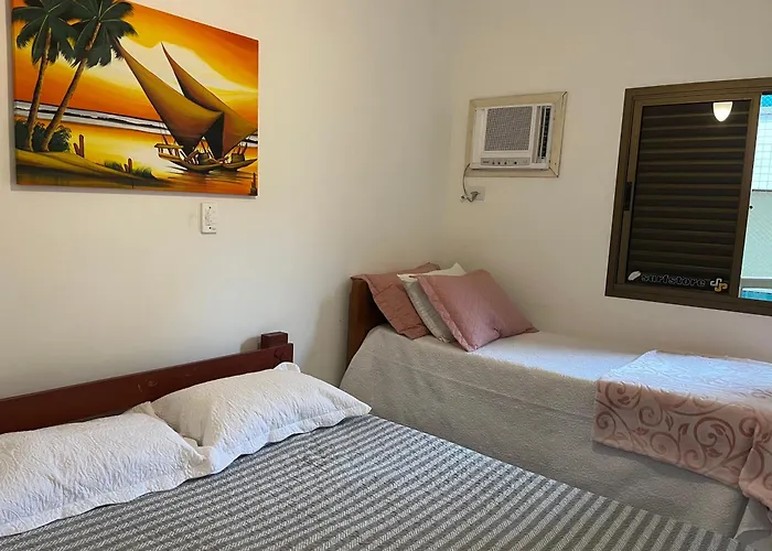 Apto a uma quadra da Praia Grande em Ubatuba