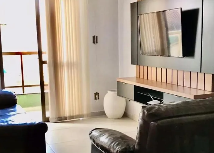 Apto a uma quadra da Praia Grande em Ubatuba